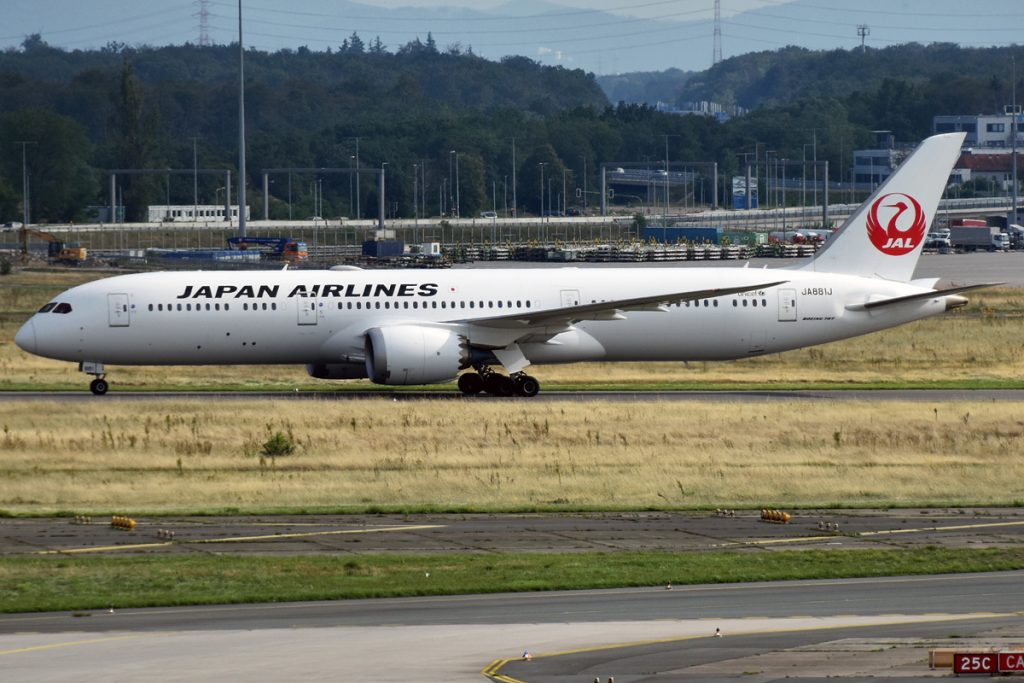 JA881J Boeing 787-9
