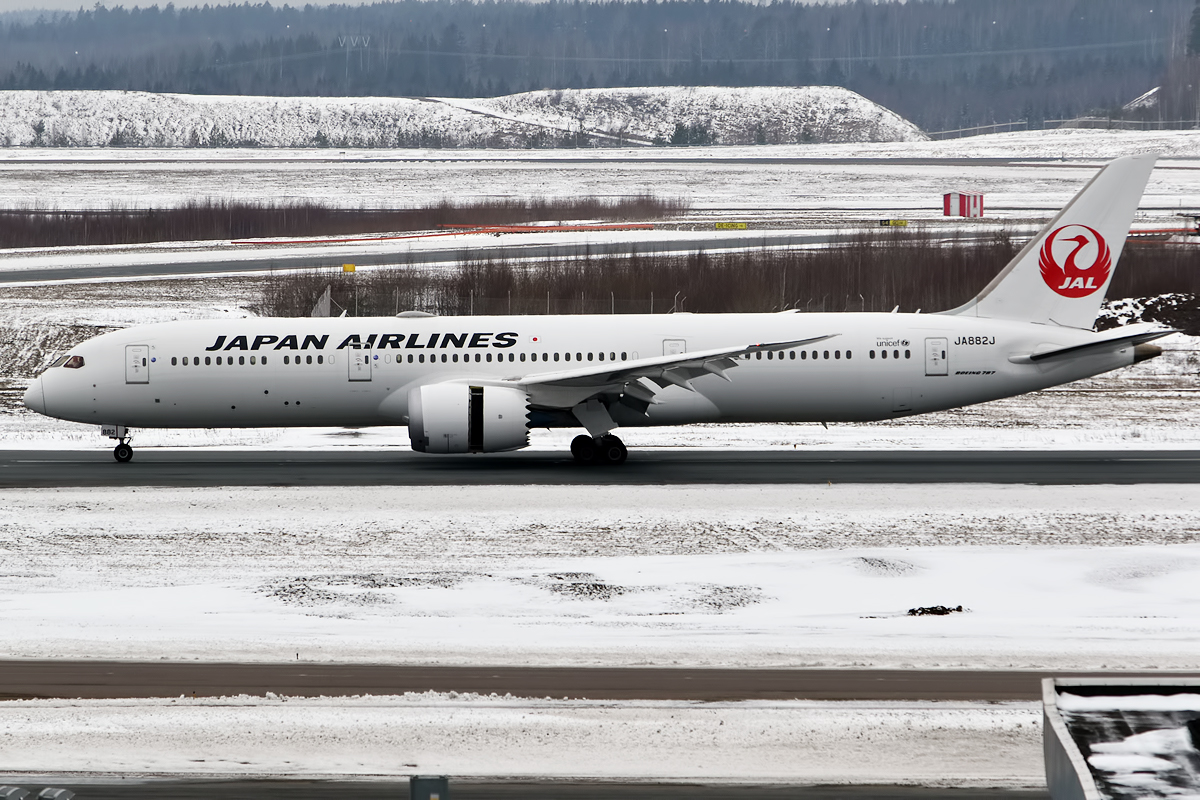 JA882J Boeing 787-9