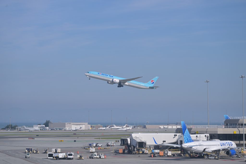 HL8537 Boeing 787-10