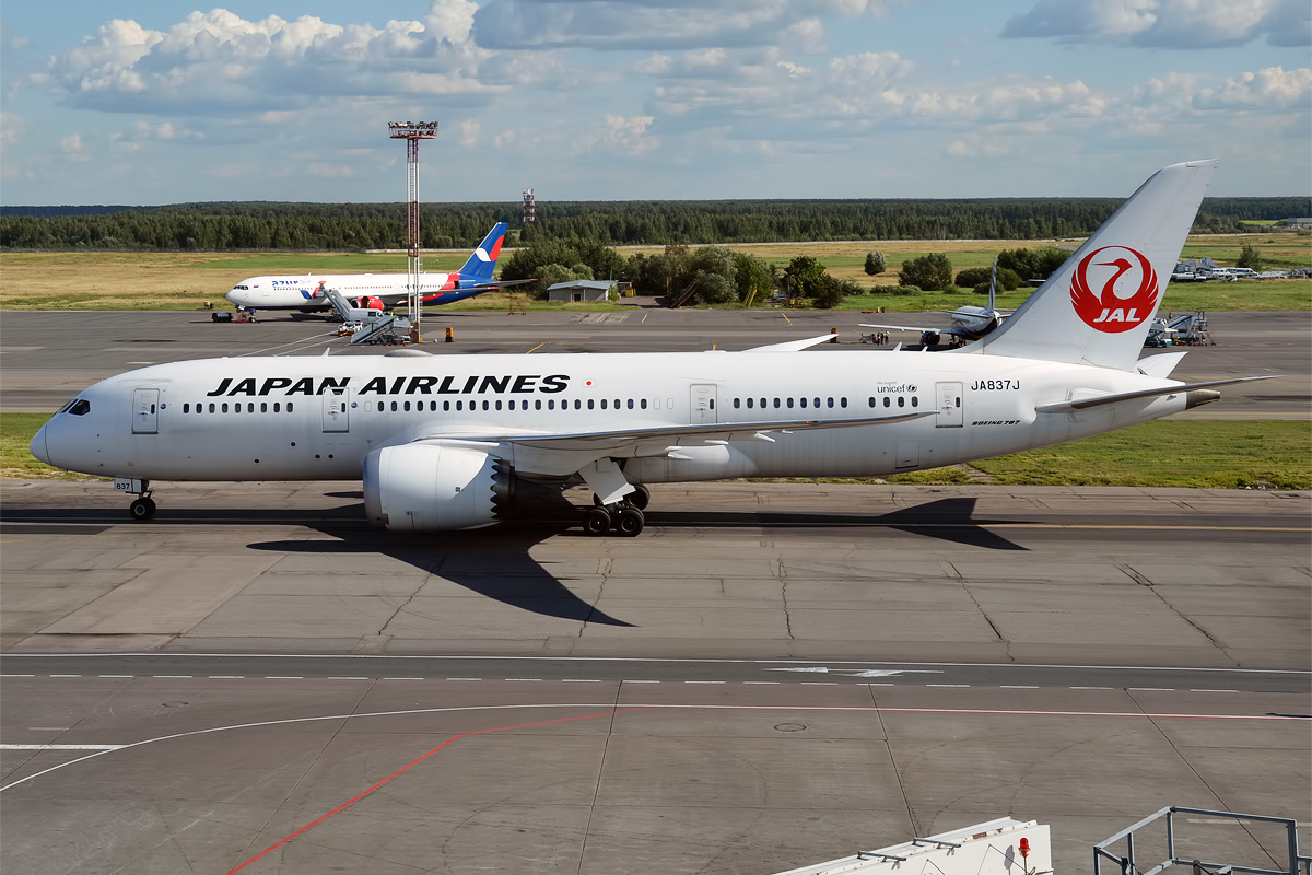 JA837J Boeing 787-8