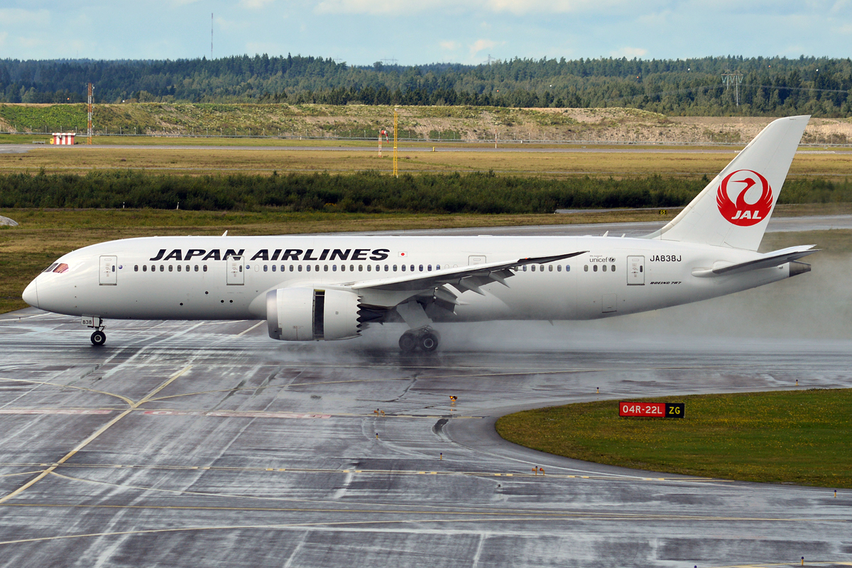 JA838J Boeing 787-8