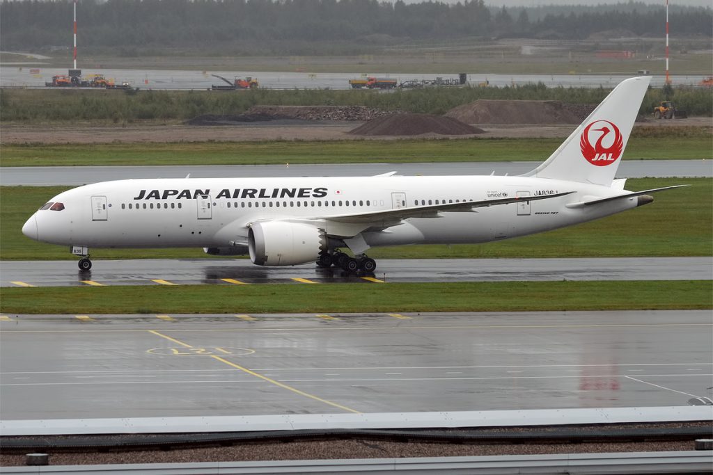 JA836J Boeing 787-8