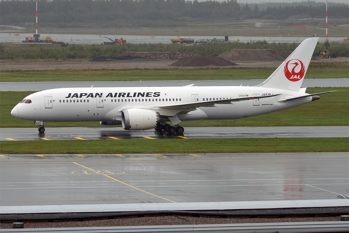 JA836J Boeing 787-8