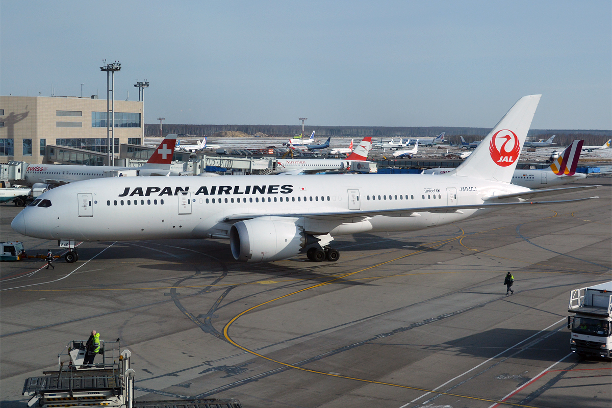 JA840J Boeing 787-8