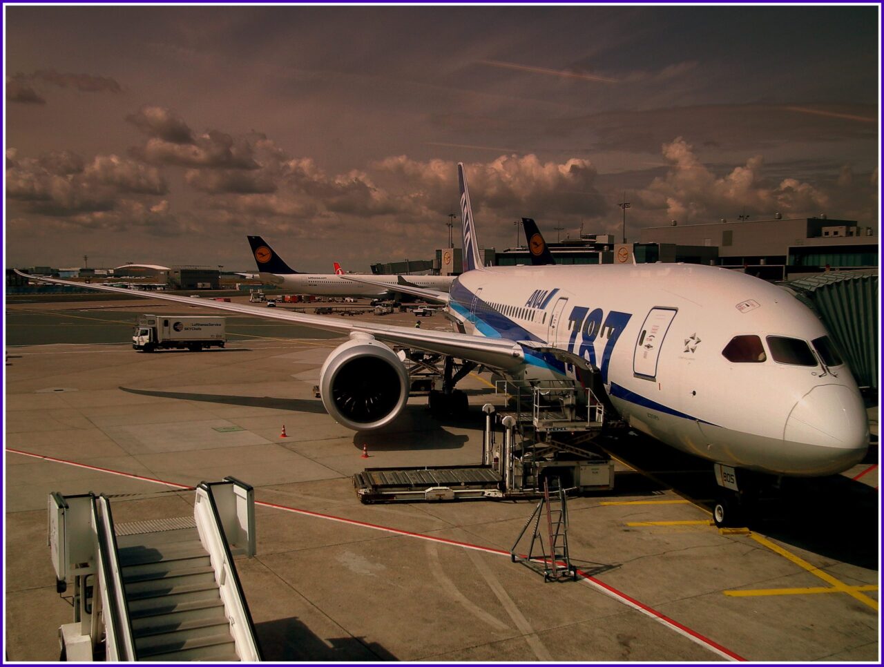 JA805A Boeing 787-8