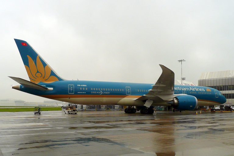 VN-A865 Boeing 787-9