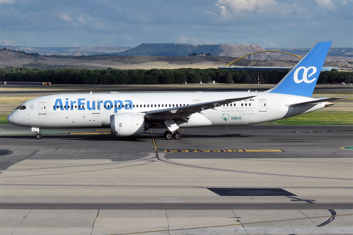 EC-MIG Boeing 787-8