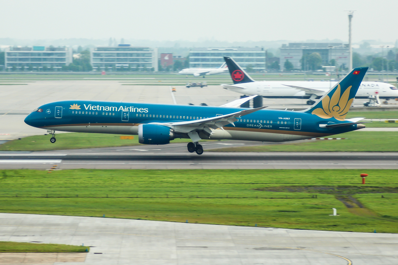 VN-A867 Boeing 787-9