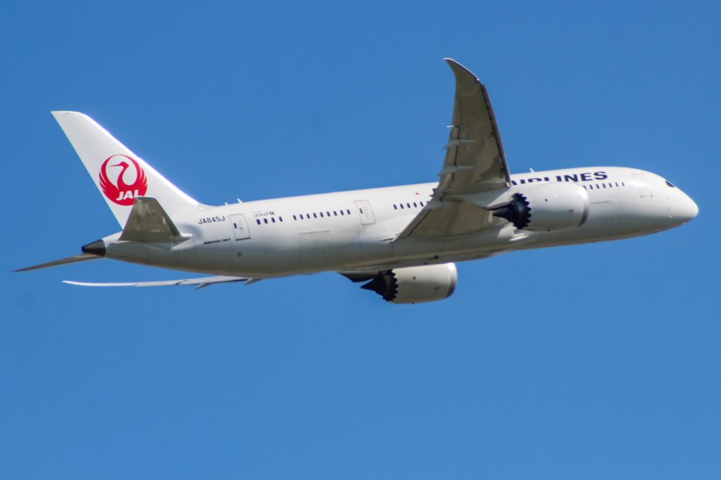 JA845J Boeing 787-8