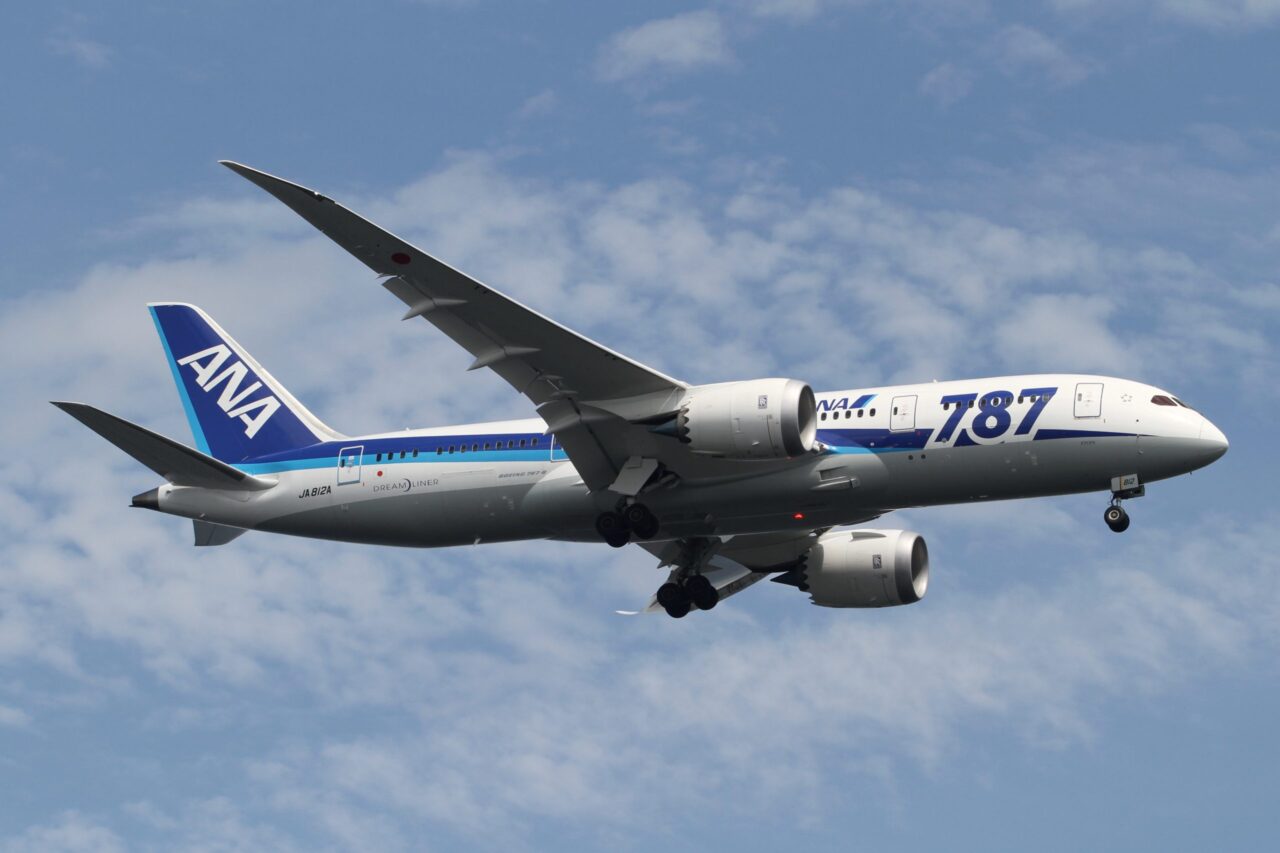 JA812A Boeing 787-8