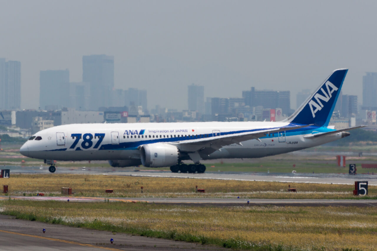 JA818A Boeing 787-8