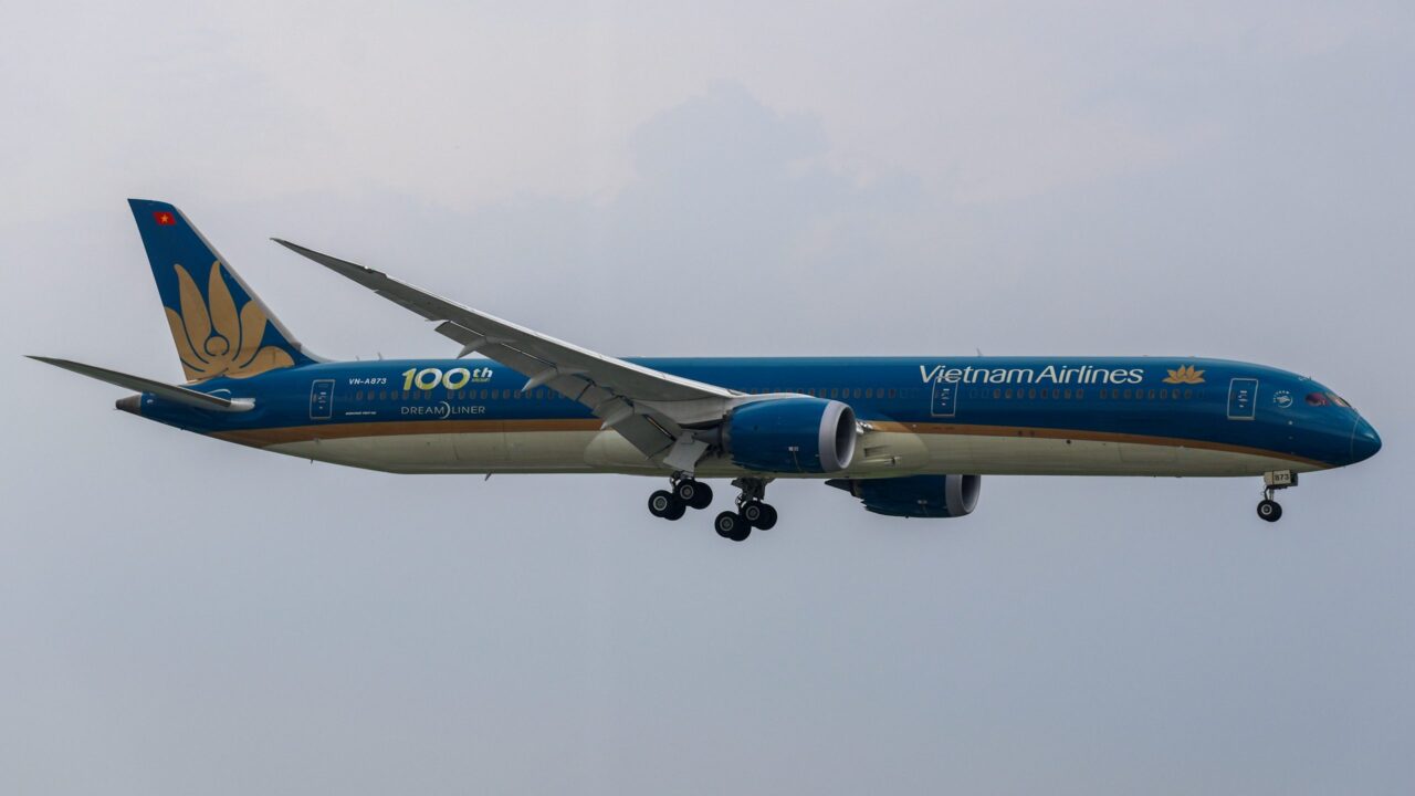 VN-A873 Boeing 787-10