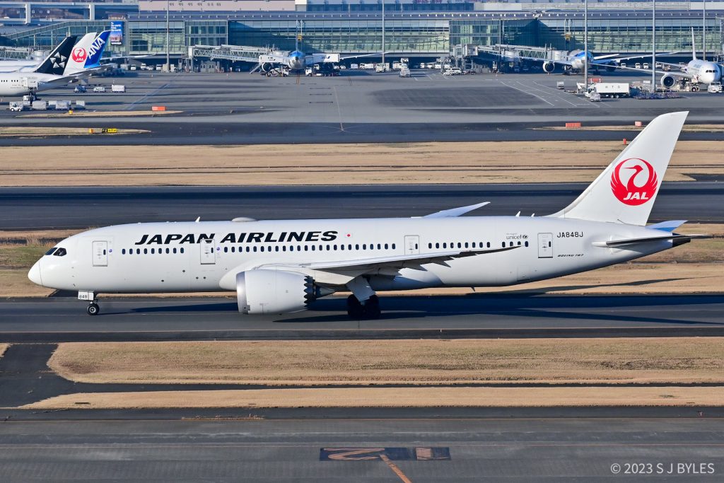 JA848J Boeing 787-8
