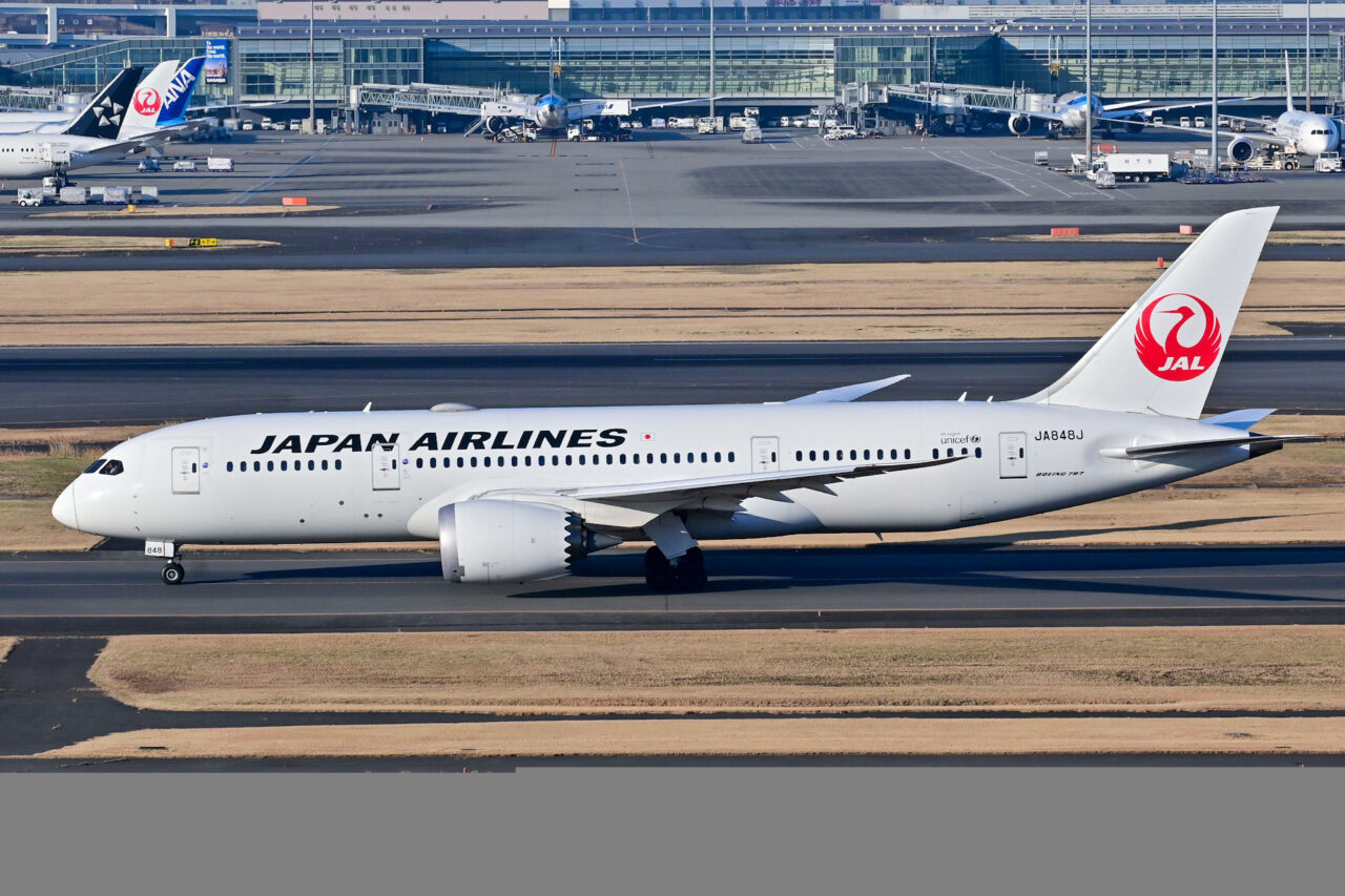 JA848J Boeing 787-8
