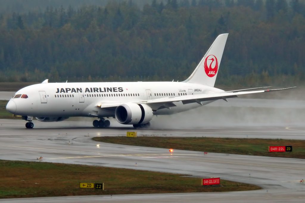 JA834J Boeing 787-8