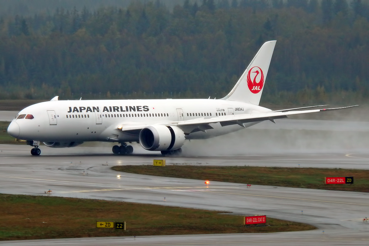 JA834J Boeing 787-8